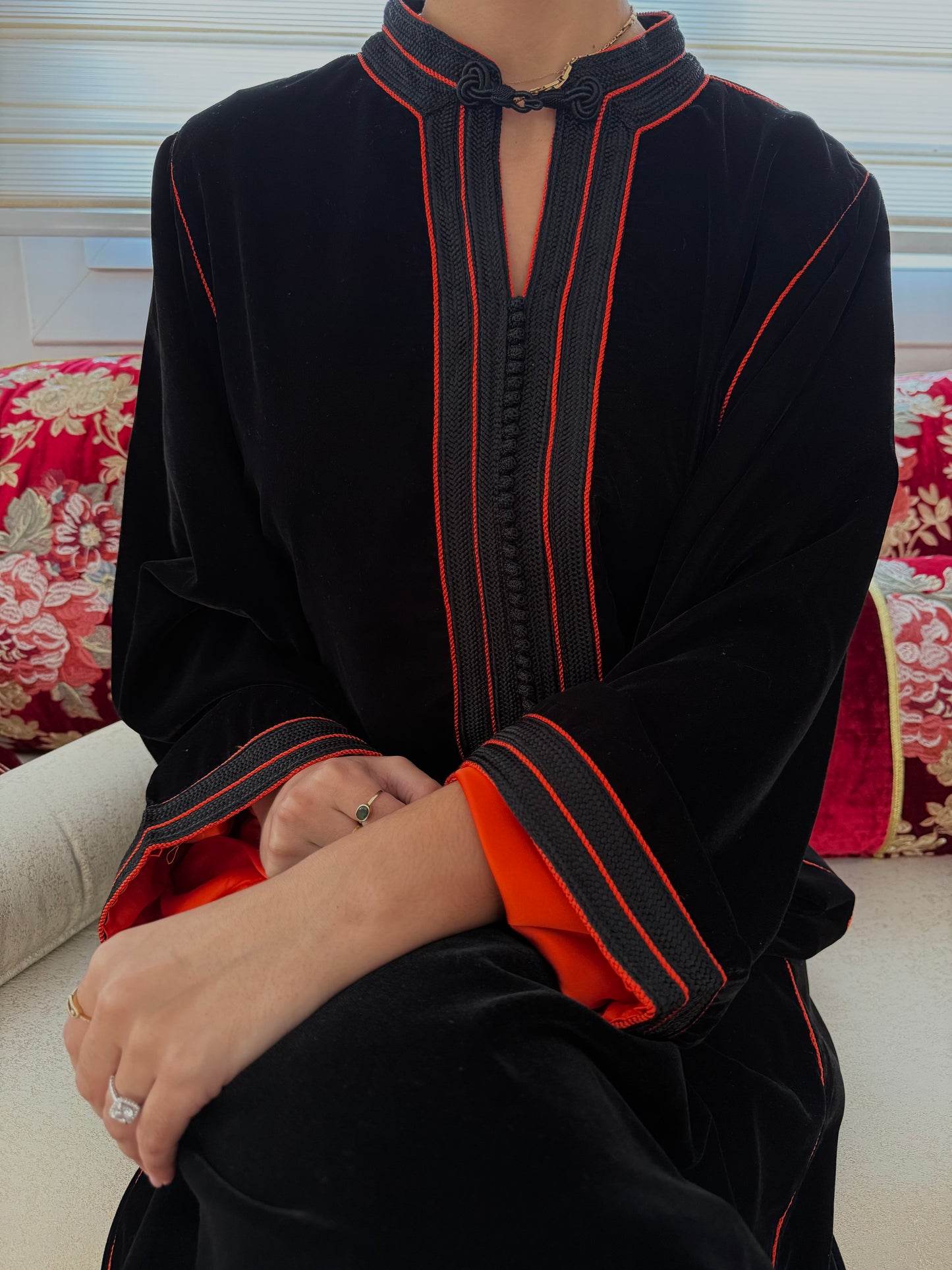 Gandoura en velours noire doublure orange